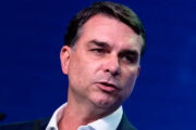 Estadão diz que Flávio Bolsonaro é entreguista e critica: “Rebaixa o Brasil ante os EUA”