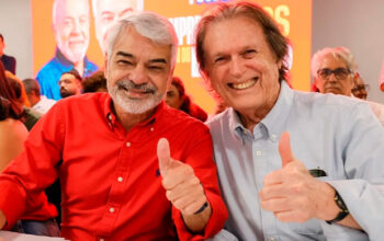 Ex-bolsonarista Luciano Bivar canta “olê, olá, Lula” e vira suplente de senador petista