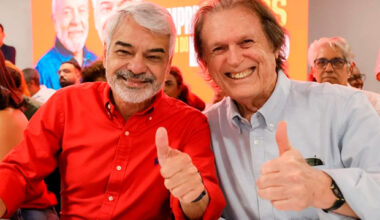 Ex-bolsonarista Luciano Bivar canta “olê, olá, Lula” e vira suplente de senador petista