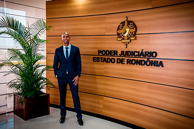 Ex-pipoqueiro e gari que virou juiz é denunciado  pela justiça de de Rondônia por três crimes