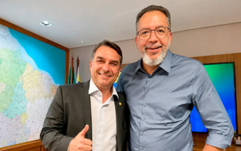 Ex-prefeito de Belford Roxo e aliado de Flávio Bolsonaro de Flávio Bolsonaro é alvo da PF