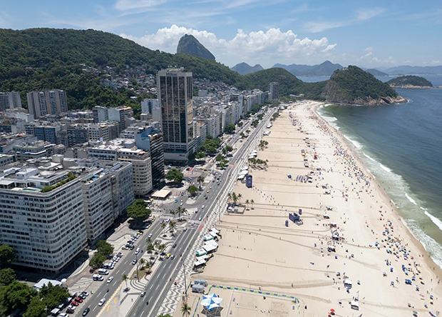 Facções disputam tráfico e comércio nas praias de Copacabana e Leme no RJ
