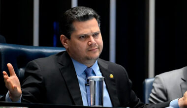 Fim da escala 6×1 completa dois meses parada no Senado, com resistência de Alcolumbre