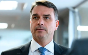 Flávio Bolsonaro dispensa segurança da PF e reacende debate sobre proteção eleitoral