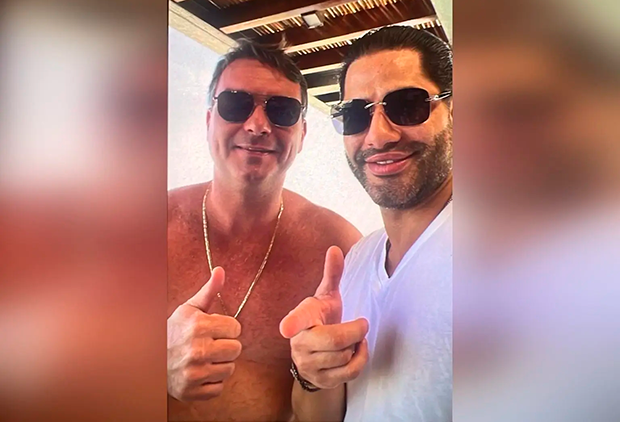 Foto de Flávio Bolsonaro com “Sicário” teria sido feito em hotel de luxo no Rio