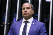 Fred Linhares, deputado bolsonarista compra mansão e veículos de luxo após declarar R$ 10 mil à Justiça Eleitoral