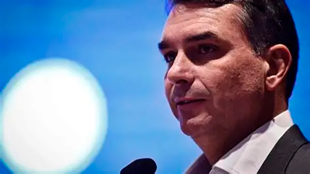 Gilmar Mendes valia como graves e absurdas ataque de Flávio Bolsonaro às urnas