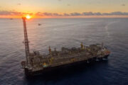 Guerra provocada por Trump no Irã impulsiona petróleo e Petrobras bate recorde de produção