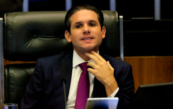 Hugo Motta fez 75 voos da FAB para a Paraíba em dias sem agenda oficial