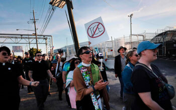 Imigrantes ilegais podem pagar multa de R$ 9,2 milhões após decisão de Trump