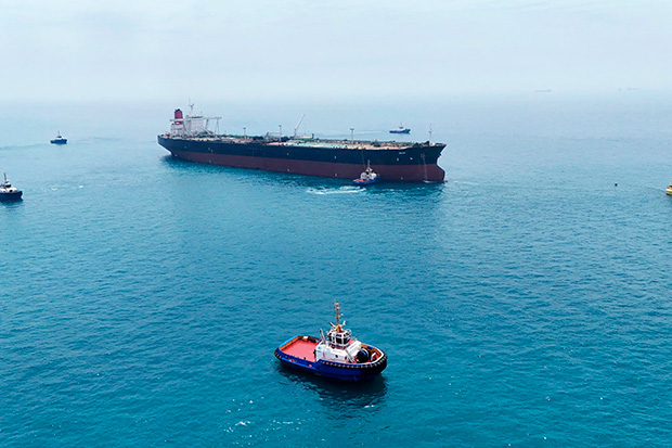 Irã fecha estreito de Hormuz por tempo indeterminado e pressiona mercado do petróleo