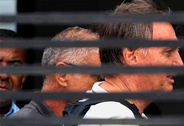 Jair Bolsonaro recebeu 185 visitas na prisão domiciliar, diz Moraes