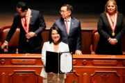 Keiko Fujimori toma posse, adota tom conciliador e manda sinais positivos para o Brasil