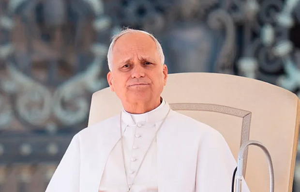 Leão XIV diz amar os EUA, mas se vê como um papa "por acaso americano"