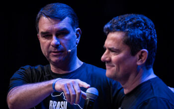 Livro de Moro que descreve proteção de Bolsonaro a Flávio viraliza