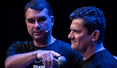 Livro de Moro que descreve proteção de Bolsonaro a Flávio viraliza