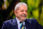Lula abre vantagem de 6 pontos sobre Flávio Bolsonaro no 1º turno, diz PoderData/Aya