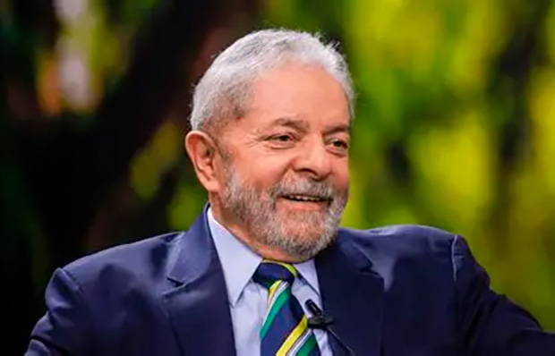 Lula abre vantagem de 6 pontos sobre Flávio Bolsonaro no 1º turno, diz PoderData/Aya