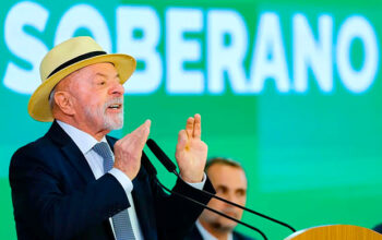 Lula chama Bolsonaro de “imbecil” por acusação sobre BNDES