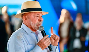 Lula chama família Bolsonaro de traidores da pátria após Flávio enviar documento sobre tarifaço ao governo dos EUA