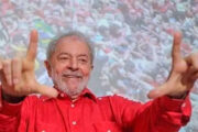 Lula tem 24% de eleitores de direita; Flávio Bolsonaro tem 19% de esquerda, diz Datafolha