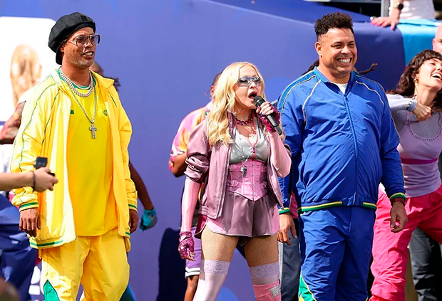 Madonna se apresenta com Ronaldo e Ronaldinho Gaúcho na final da Copa