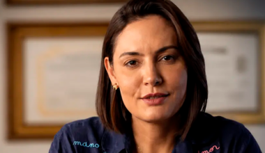 Michelle volta a atacar Flávio Bolsonaro por aliança com Ciro: ‘direita do Ceará está vendida’