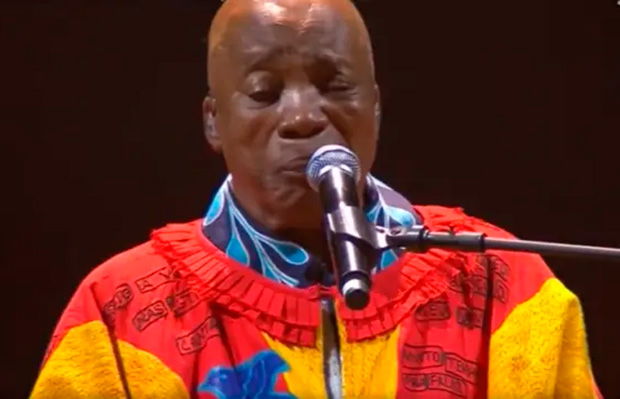 Milton Nascimento recebe alta após internação por pneumonia
