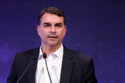 Moraes manda Flávio Bolsonaro depor na PF dia 28 em ação de calúnia contra Lula