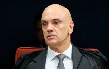 Moraes revoga registro de CAC e manda apreender arsenal de Bolsonaro