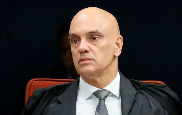 Moraes revoga registro de CAC e manda apreender arsenal de Bolsonaro