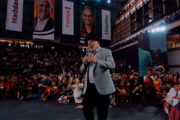 “Quem quiser de fora se meter nas eleições brasileiras vai apanhar muito aqui nas eleições”, adverte Lula durante a convenção do PT em Campinas