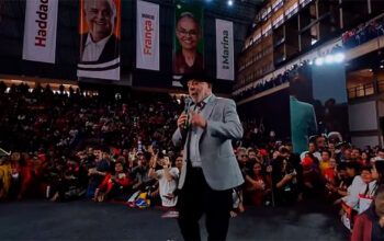 “Quem quiser de fora se meter nas eleições brasileiras vai apanhar muito aqui nas eleições”, adverte Lula durante a convenção do PT em Campinas