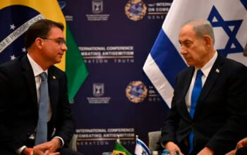 Netanyahu entra na campanha e chama Flávio Bolsonaro de “campeão do Brasil”