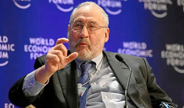 Nobel de Economia diz que tarifas de Trump contra o Brasil  visam enfraquecer o Pix