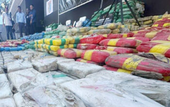Operação policial apreende 2,5 toneladas de cocaína em embarcações no Solimões
