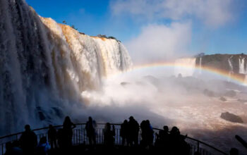Passeio de barco é suspenso após morte de turista holandês nas Cataratas do Iguaçu