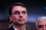 Pesquisa Quaest: rejeição a Flávio Bolsonaro sobe e chega a 57%