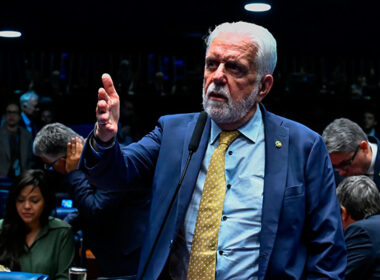 PF intima Jaques Wagner a prestar depoimento no caso Master