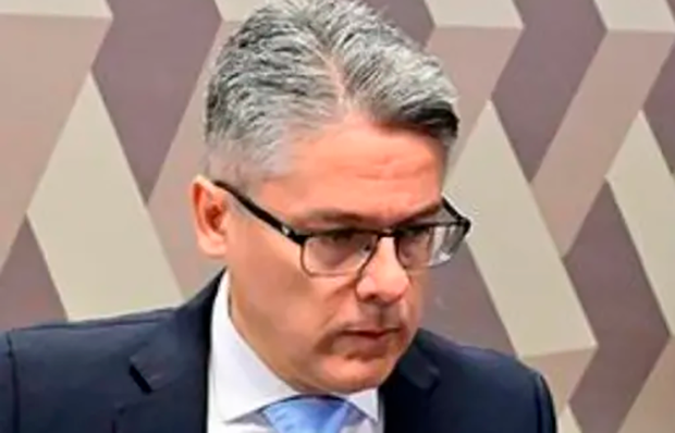 PGR nega arquivamento da ação de Gilmar Mendes que pode tornar Alessandro Vieira inelegível