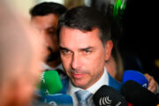 PT aciona TSE contra Flávio Bolsonaro por ataques às urnas