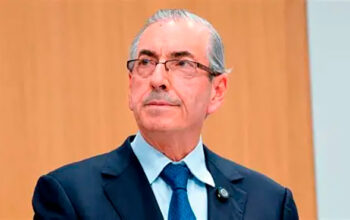 Dino bloqueia R$ 6 milhões de Eduardo Cunha por suspeita de desvio em emendas