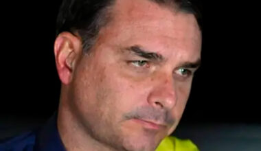 Flávio Bolsonaro acusa Moraes de interferir na eleição após veto a visitas