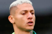 Richarlison diz que perdeu mansão de R$ 10 milhões e marca Flávio Bolsonaro: “Me tomaram”