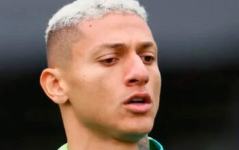 Richarlison diz que perdeu mansão de R$ 10 milhões e marca Flávio Bolsonaro: “Me tomaram”