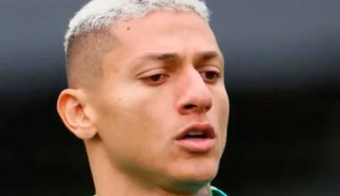 Richarlison diz que perdeu mansão de R$ 10 milhões e marca Flávio Bolsonaro: “Me tomaram”