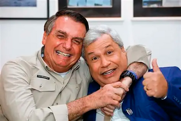 Sikêra Jr. e RedeTV! são condenados a pagar R$ 300 mil por associar gays à pedofilia
