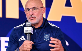 Técnico da Espanha é vaiado por argentinos: “Aprendam a ser respeitosos”