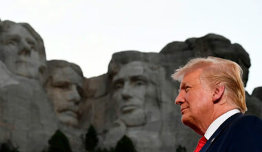 Trump acusa opositores de serem “comunistas malignos” e fala em expulsá-los dos EUA