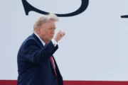 Trump volta a usar o antigo Air Force One e deixa avião do Catar de lado